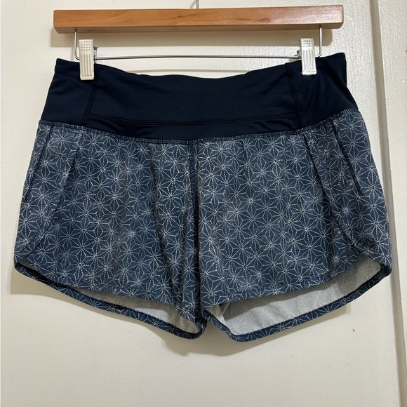 Lululemon Run Times Short *4-way Stretch size 4 - Picture 3 of 6